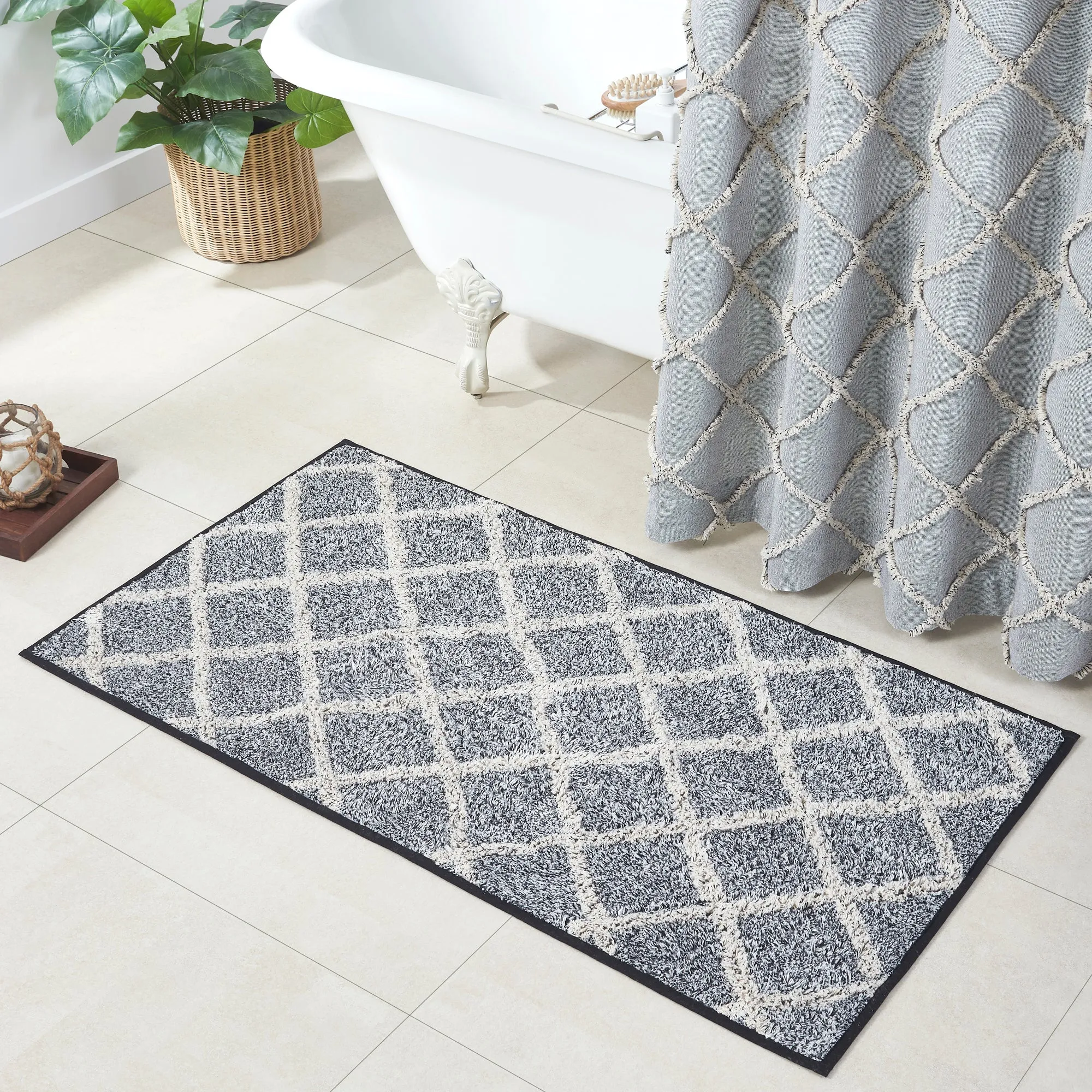 Frayed Lattice Bathmat