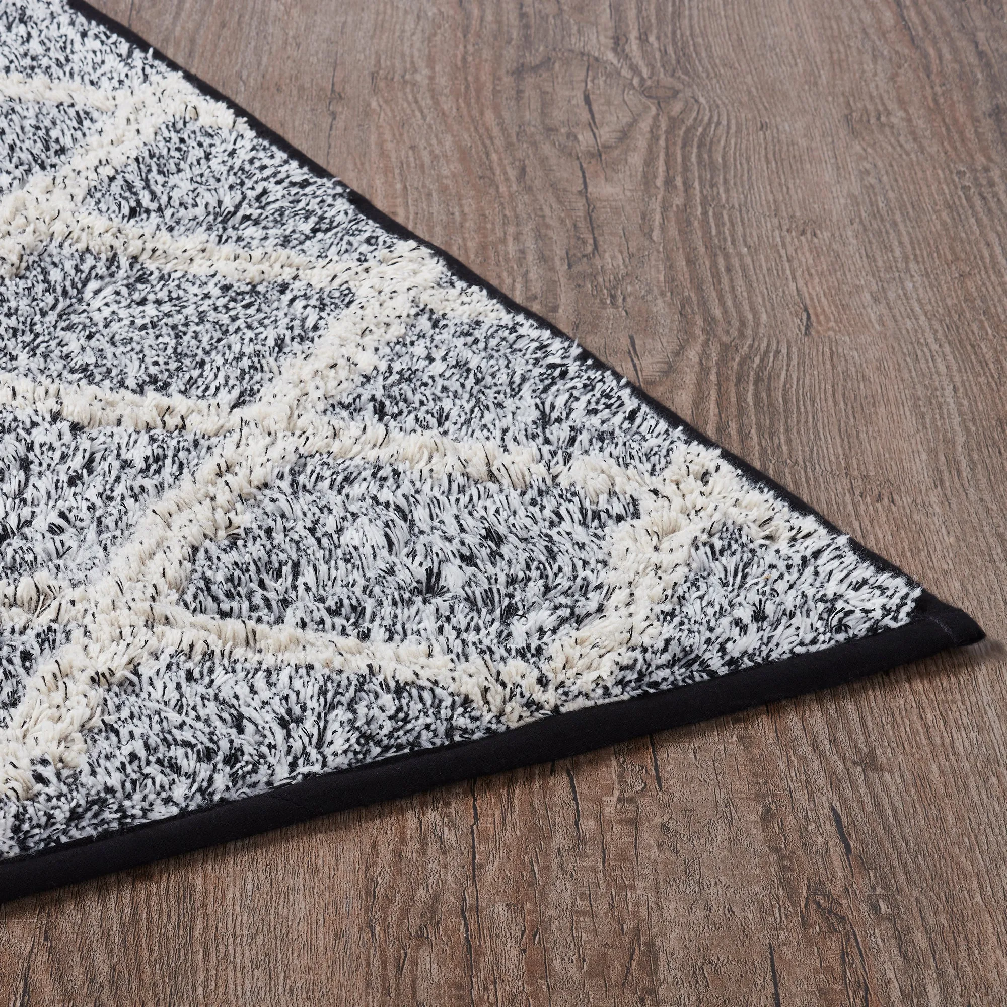 Frayed Lattice Bathmat