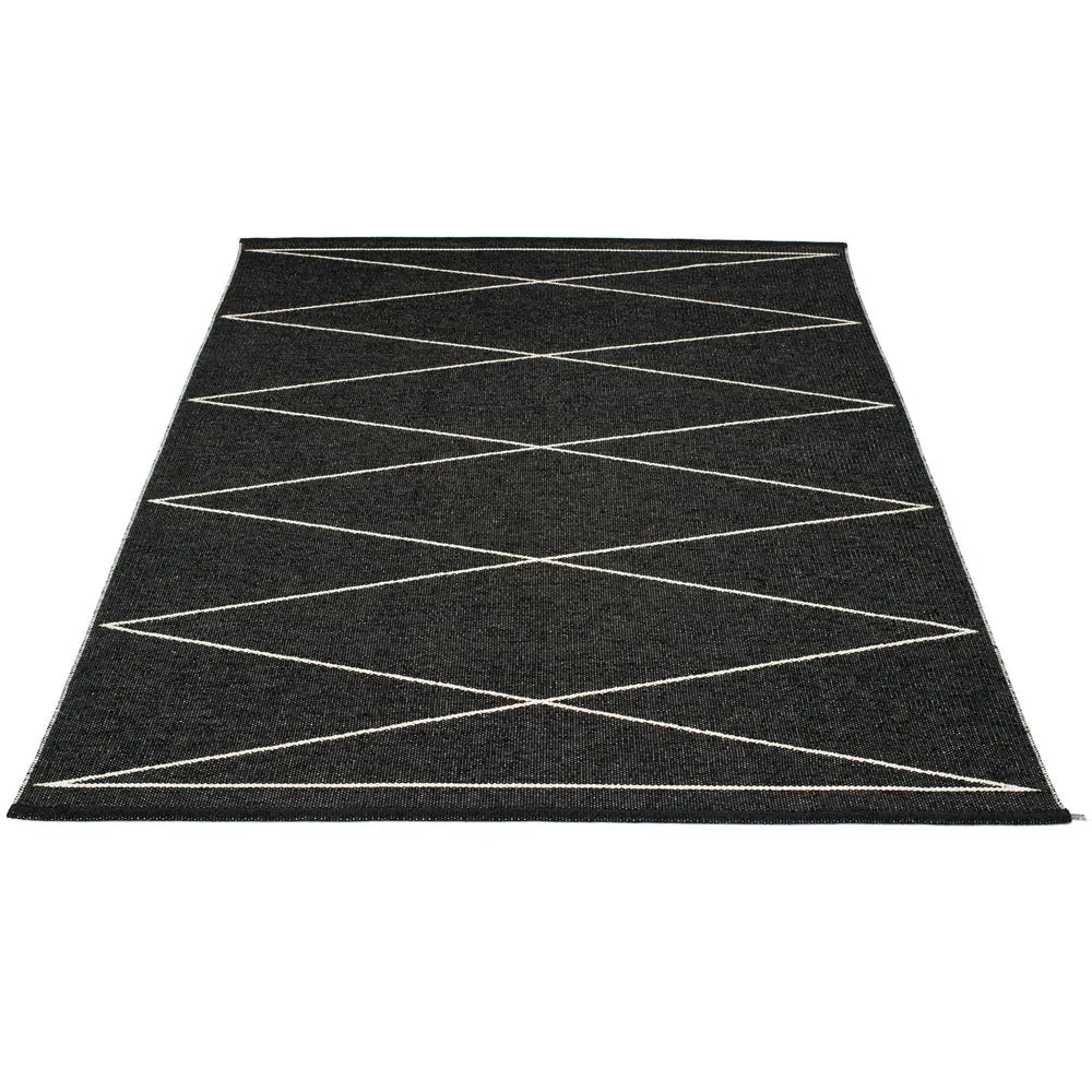 Navy Beach Plastic Floor Mats Black/Vanilla (Multiple Sizes)